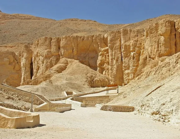 Valley of the Queens , Carter House , Deir El-Medina Tour