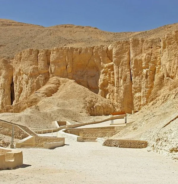 Valley Of The Queens , Carter House , Deir El-Medina Tour