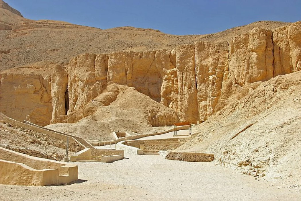 Valley of the Queens , Carter House , Deir El-Medina Tour