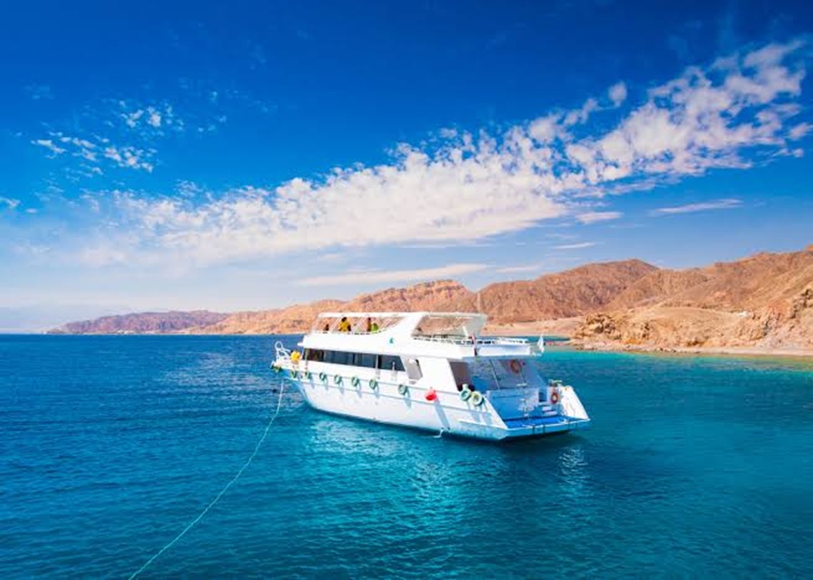 Paradise Island Trip Hurghada – Snorkeling & Water Fun Experience